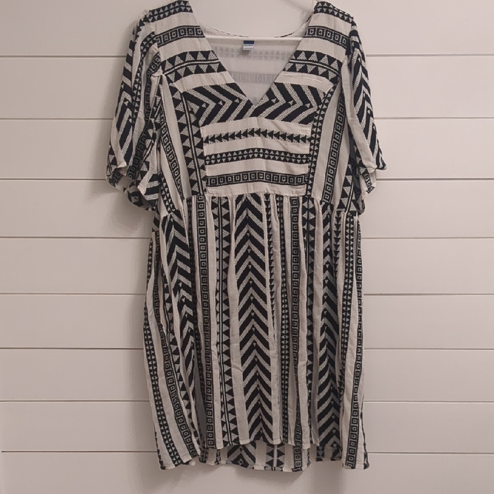 Old Navy Black and White Patterned Dress